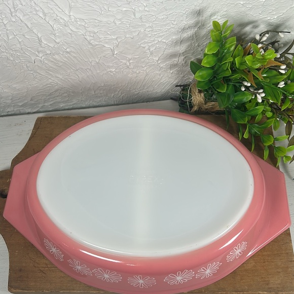 PYREX VTG Pink Daisy Divided Casserole w/Lid 1.5 qt Pink Pyrex Serving Dish VTG - Picture 9 of 16